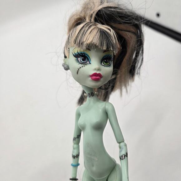 MONSTER HIGH FRANKIE STEIN DOLL 2008 Earings Bracelets Replacements - Picture 1 of 5